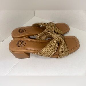 White Mountain Women's Brown Woven Sandals size 10M. (#140)